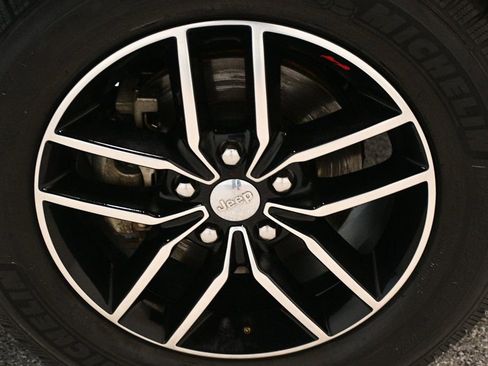 Used 2018 Jeep Grand Cherokee Trailhawk w/ Trailhawk Luxury Group image 21