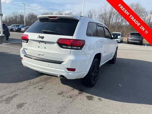 Used 2017 Jeep Grand Cherokee Altitude image 4