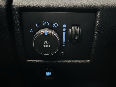 Used 2021 Jeep Grand Cherokee Laredo X AWD/4WD image 39