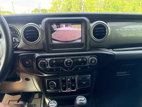 Used 2021 Jeep Wrangler Unlimited Sahara AWD/4WD image 16