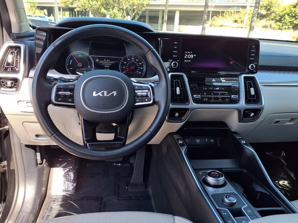 Certified 2023 Kia Sorento EX FWD image 9