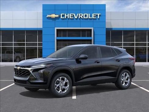 New 2026 Chevrolet Trax LS w/ LS Convenience Package FWD image 2