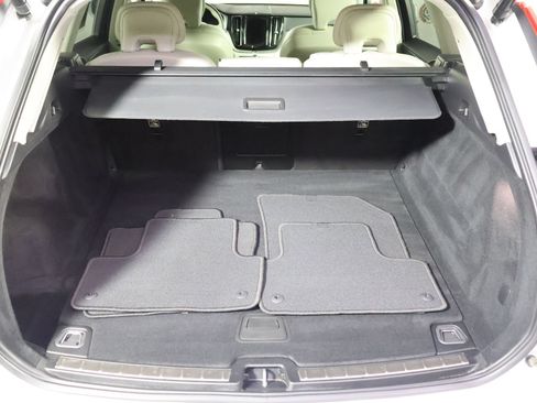 Used 2023 Volvo XC60 B5 Plus AWD/4WD image 12