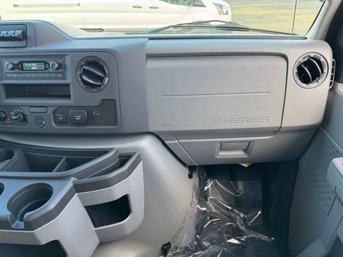 Used 2023 Ford E-450 and Econoline 450 Super Duty w/ Power Windows & Locks Group RWD image 33