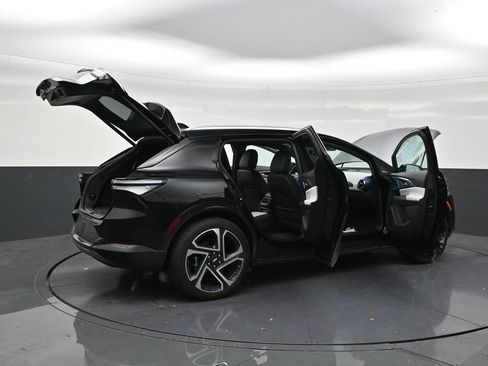 Used 2026 Chevrolet Equinox EV LT w/ Convenience Package II FWD image 27