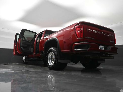 Used 2024 Chevrolet Silverado 3500 High Country w/ Technology Package image 39