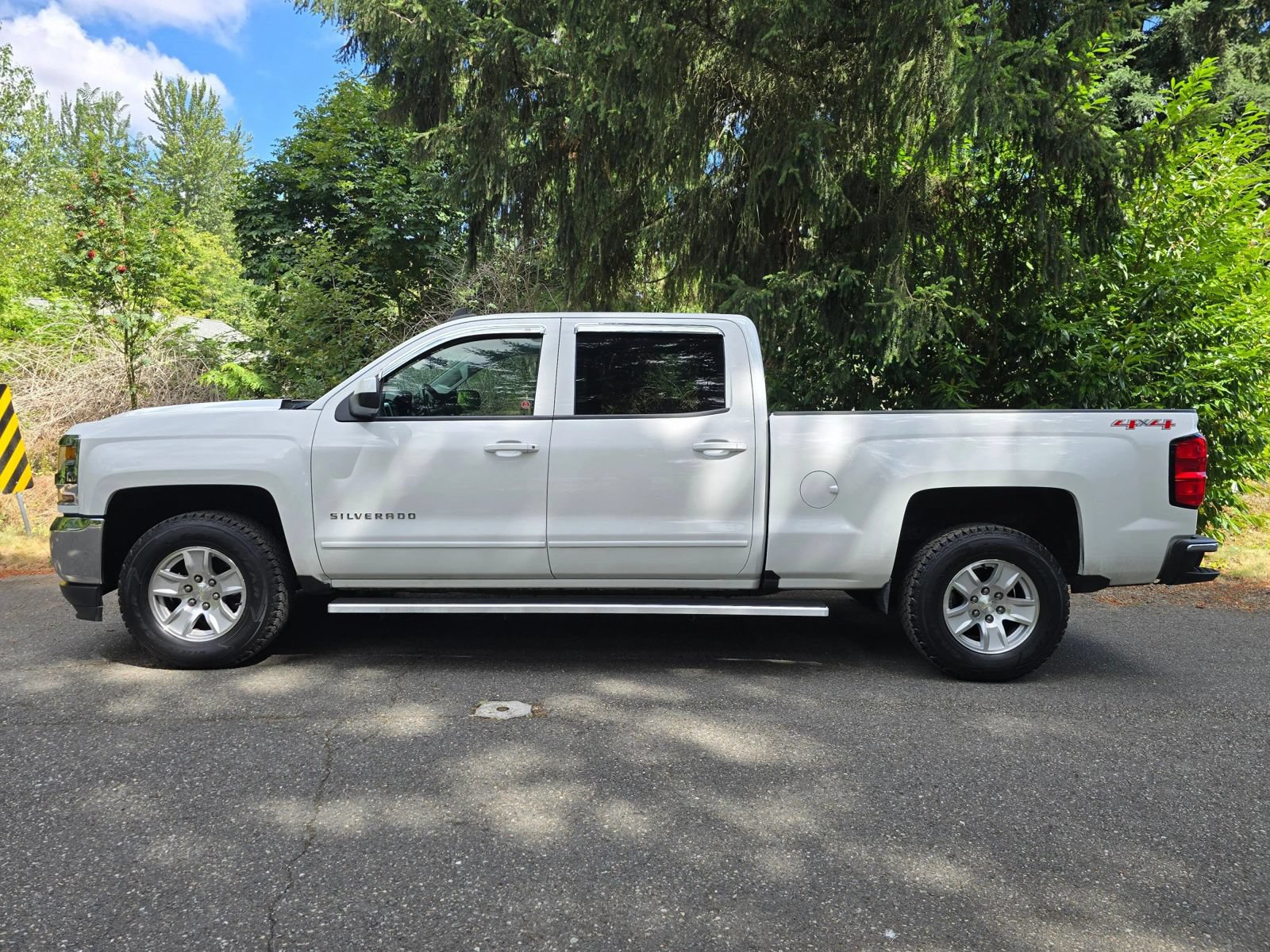 Used 2016 Chevrolet Silverado 1500 LT w/ Trailering Package AWD/4WD image 2