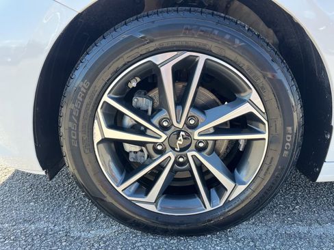 Used 2023 Kia Forte LXS w/ LXS Technology Package image 9