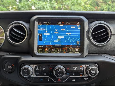 Used 2023 Jeep Wrangler Unlimited Sahara w/ Cold Weather Group AWD/4WD image 33