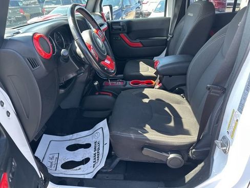 Used 2018 Jeep Wrangler Unlimited Sahara image 12