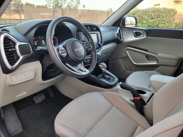 Used 2025 Kia Soul LX w/ LX Technology Package FWD image 11