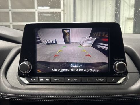 Used 2025 Nissan Rogue SV FWD image 9