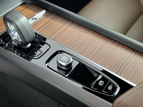 Certified 2025 Volvo V60 B5 Cross Country Plus image 21