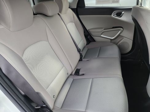 Used 2025 Kia Soul LX w/ LX Technology Package image 18