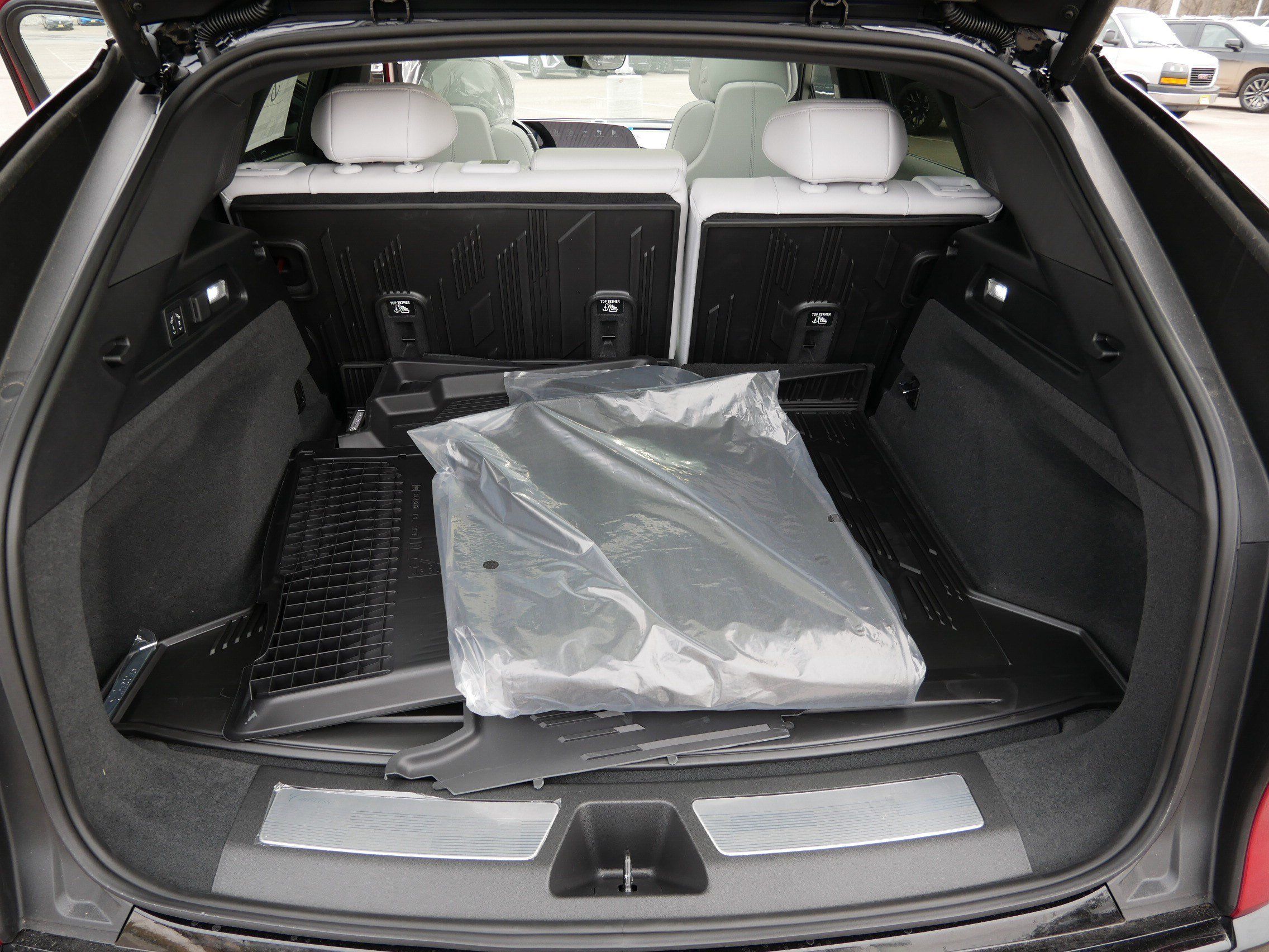 Used 2026 Cadillac Lyriq Premium Sport w/ LPO, Floor Liner Package AWD/4WD image 18