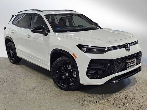 New 2026 Volkswagen Tiguan SE R-Line AWD/4WD image 1