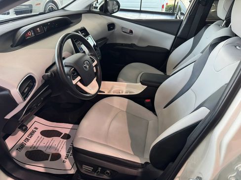 Used 2016 Toyota Prius Four Touring FWD image 8