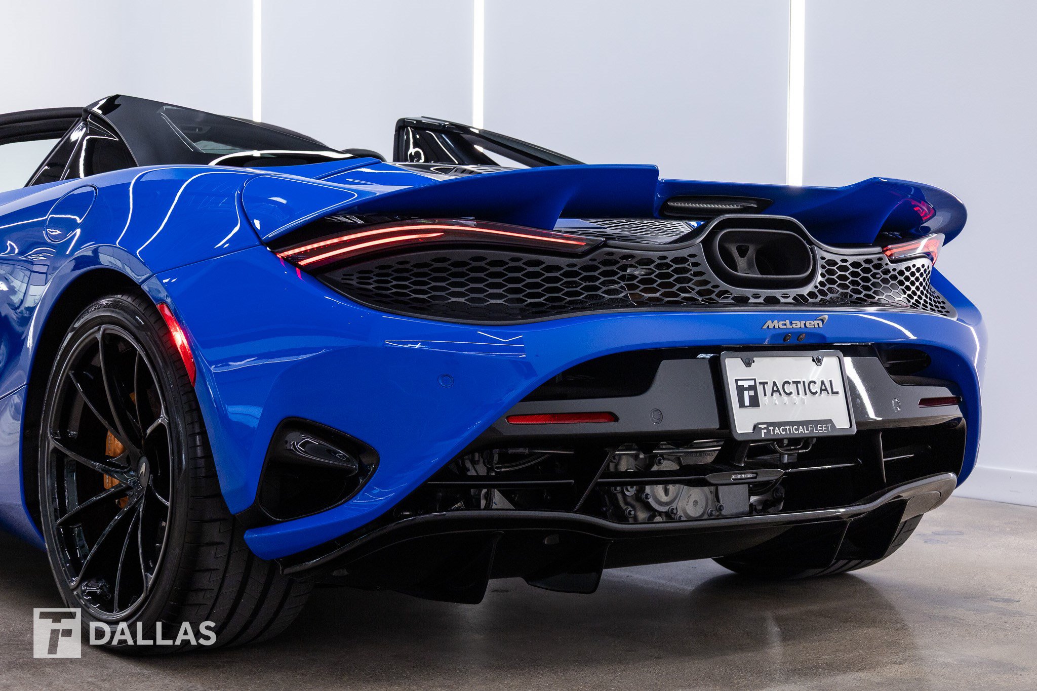 Used 2027 McLaren 750S Spider RWD image 9