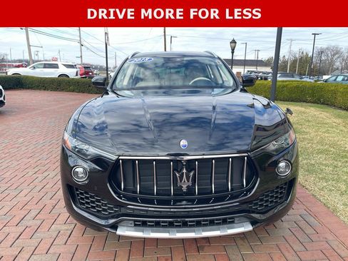 Used 2018 Maserati Levante GranLusso image 3