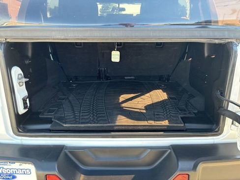 Used 2018 Jeep Wrangler Unlimited Rubicon AWD/4WD image 10