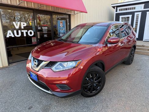 Used 2015 Nissan Rogue S FWD image 1
