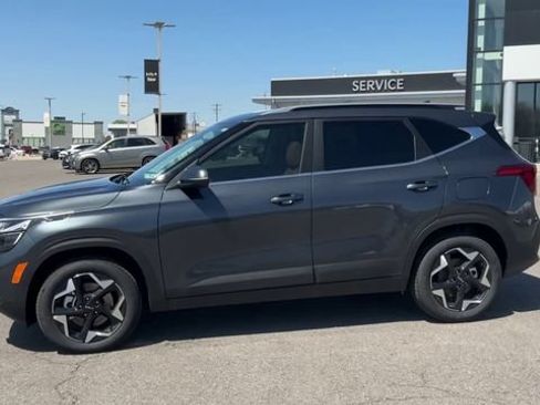 Certified 2025 Kia Seltos EX w/ EX Sunroof Package AWD/4WD image 4