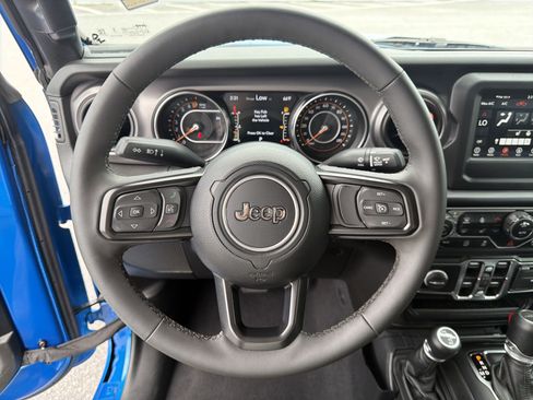 Used 2023 Jeep Gladiator Sport AWD/4WD image 28