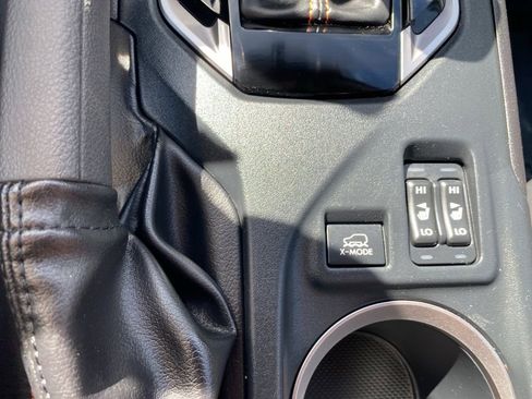 Used 2022 Subaru Crosstrek 2.5i Limited w/ Moonroof Package 2 image 16