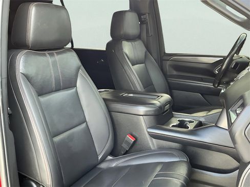 Used 2022 Chevrolet Suburban RST w/ Luxury Package image 18