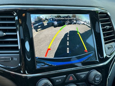 Used 2021 Jeep Grand Cherokee Limited image 18