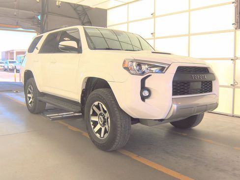 Used 2021 Toyota 4Runner TRD Off-Road Premium image 4