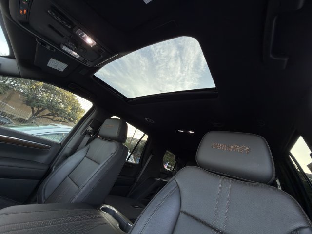 Certified 2025 Chevrolet Tahoe High Country AWD/4WD image 28