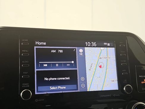 Used 2020 Toyota Highlander XLE AWD/4WD image 21