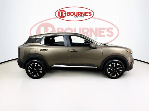 Used 2025 Nissan Kicks SV AWD/4WD image 10