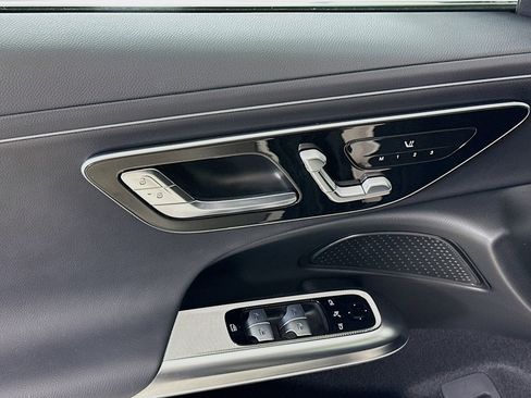 Used 2025 Mercedes-Benz E 350 Sedan image 19