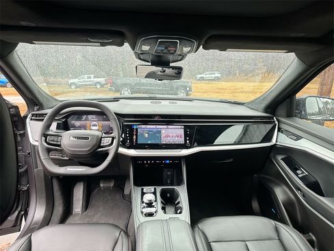 Used 2024 Jeep Wagoneer Launch Edition image 30