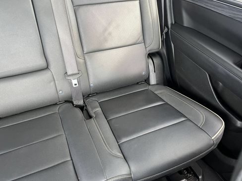 Used 2024 GMC Yukon SLT RWD image 40