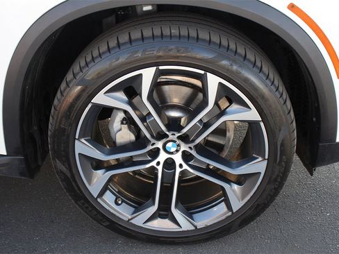 Used 2022 BMW X5 xDrive40i w/ Premium Package image 14