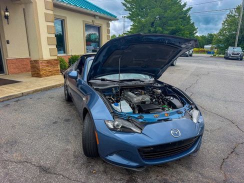 Used 2018 MAZDA MX-5 Miata RF Grand Touring RWD image 16