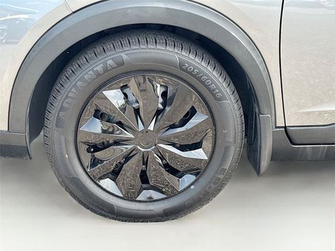 Used 2019 Nissan Kicks S FWD image 32