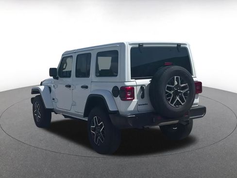 Used 2025 Jeep Wrangler Sahara image 11