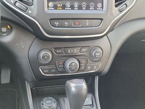 Used 2023 Jeep Cherokee Altitude Lux image 19