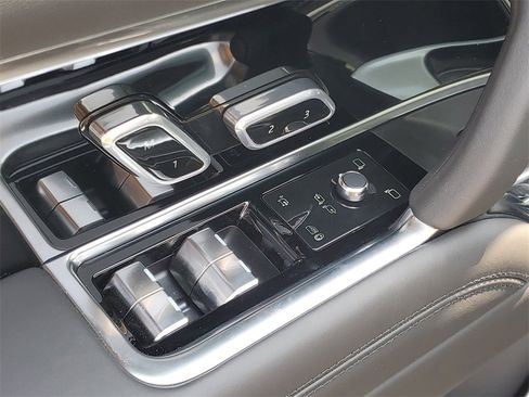 New 2025 Land Rover Range Rover SE image 10