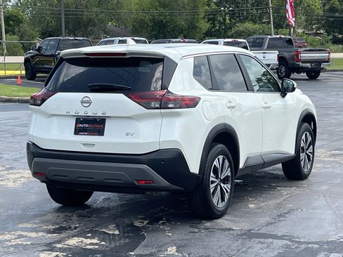 Used 2022 Nissan Rogue SV FWD image 9