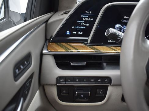 Used 2023 Cadillac Escalade ESV Premium Luxury Platinum w/ Heavy-Duty Trailer Package image 19