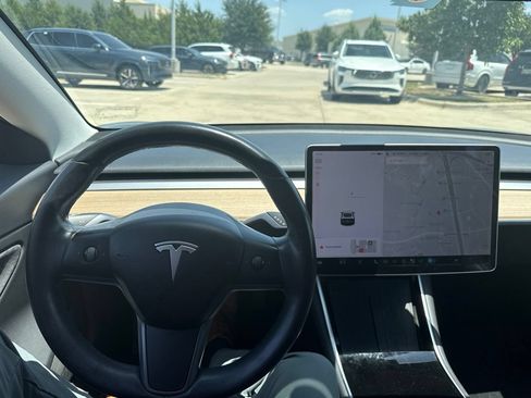 Used 2018 Tesla Model 3 Long Range RWD image 18