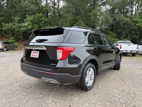 Used 2024 Ford Explorer XLT w/ Equipment Group 202A AWD/4WD image 22