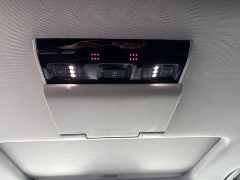 Used 2018 Chevrolet Tahoe Premier image 17