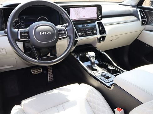 Used 2023 Kia Sorento SX AWD/4WD image 5