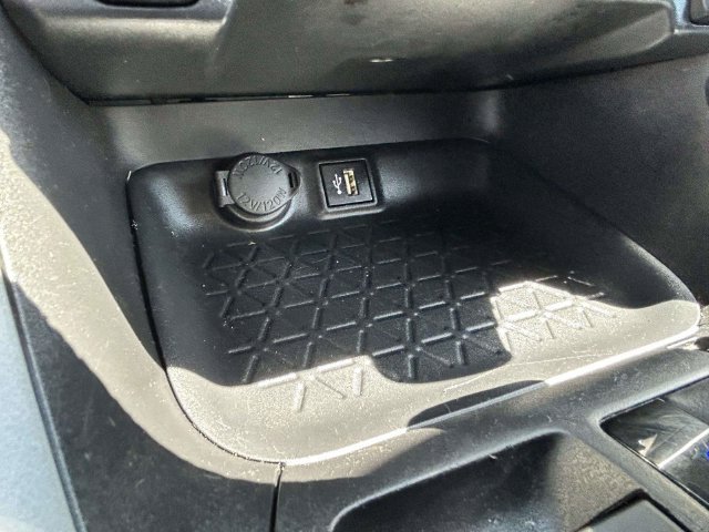 Used 2025 Toyota RAV4 XLE FWD image 14